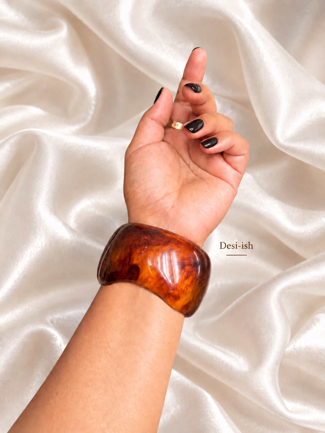 Chunky resin bangle - Amber